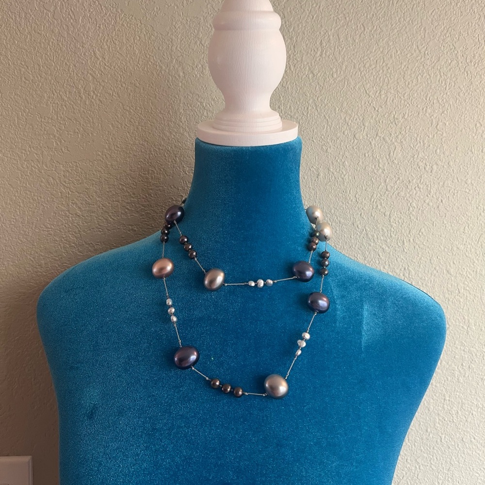 Black and multi-colored pearl necklace (faux) - 19”